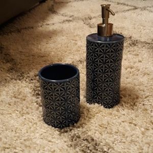 Threshold bathroom accessories.